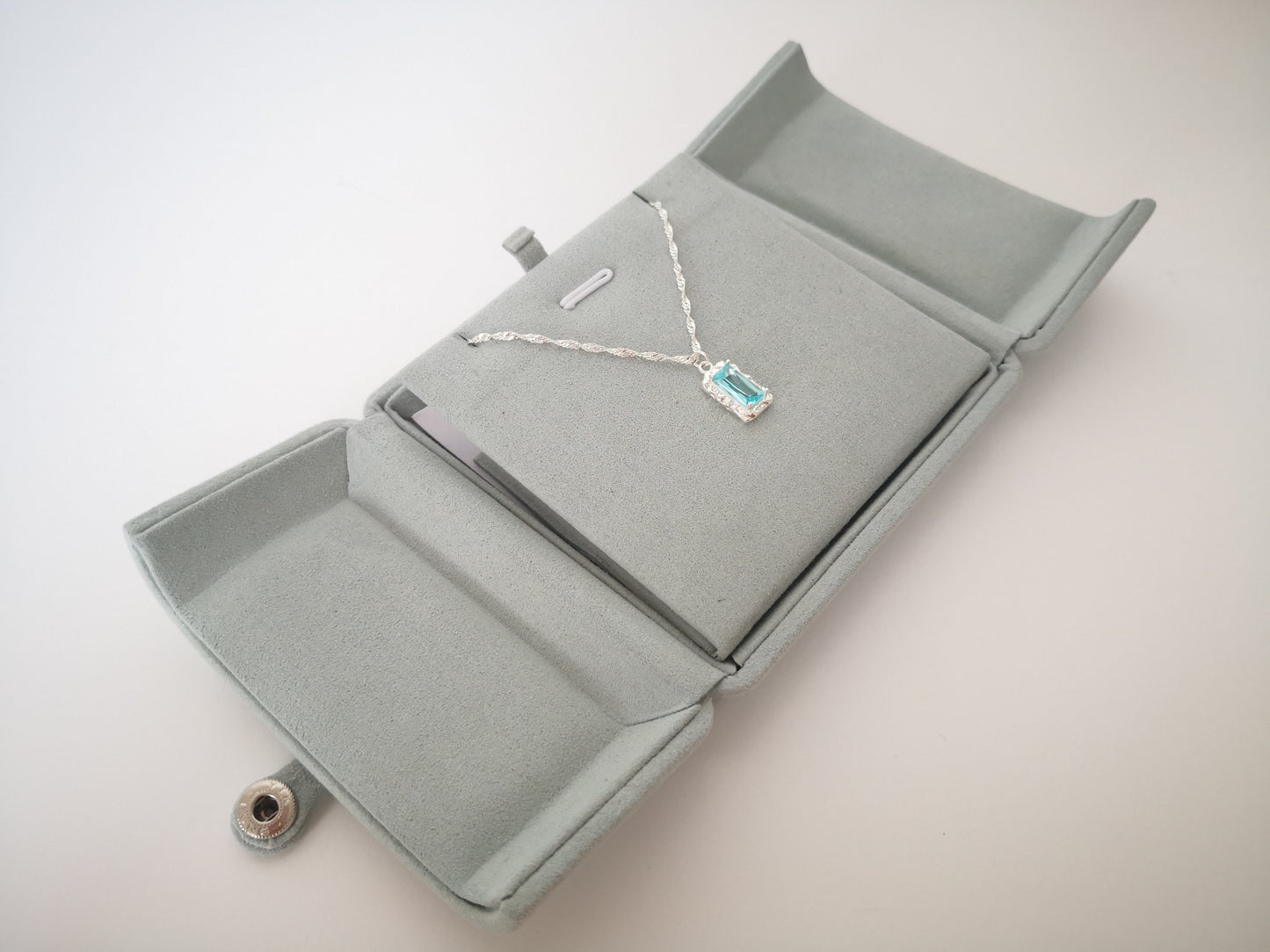 NECKLACE CASE