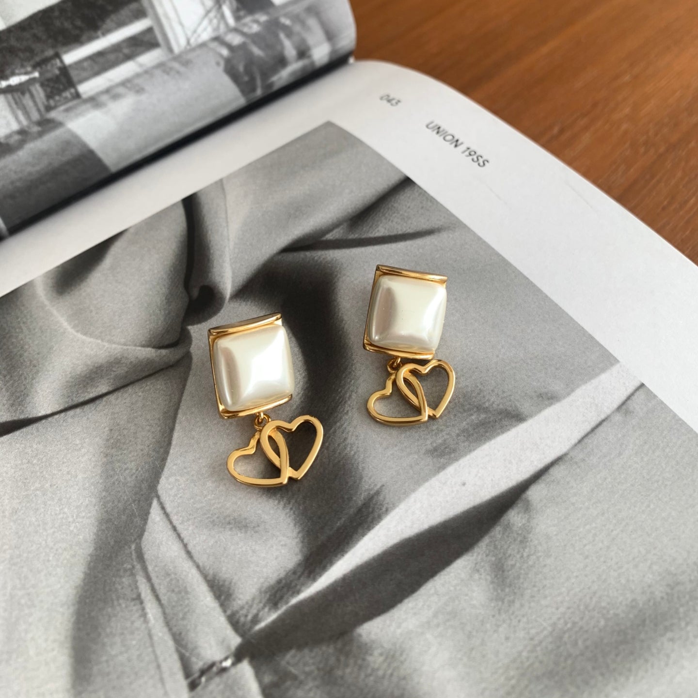 VINTAGE PEARL SQUARE