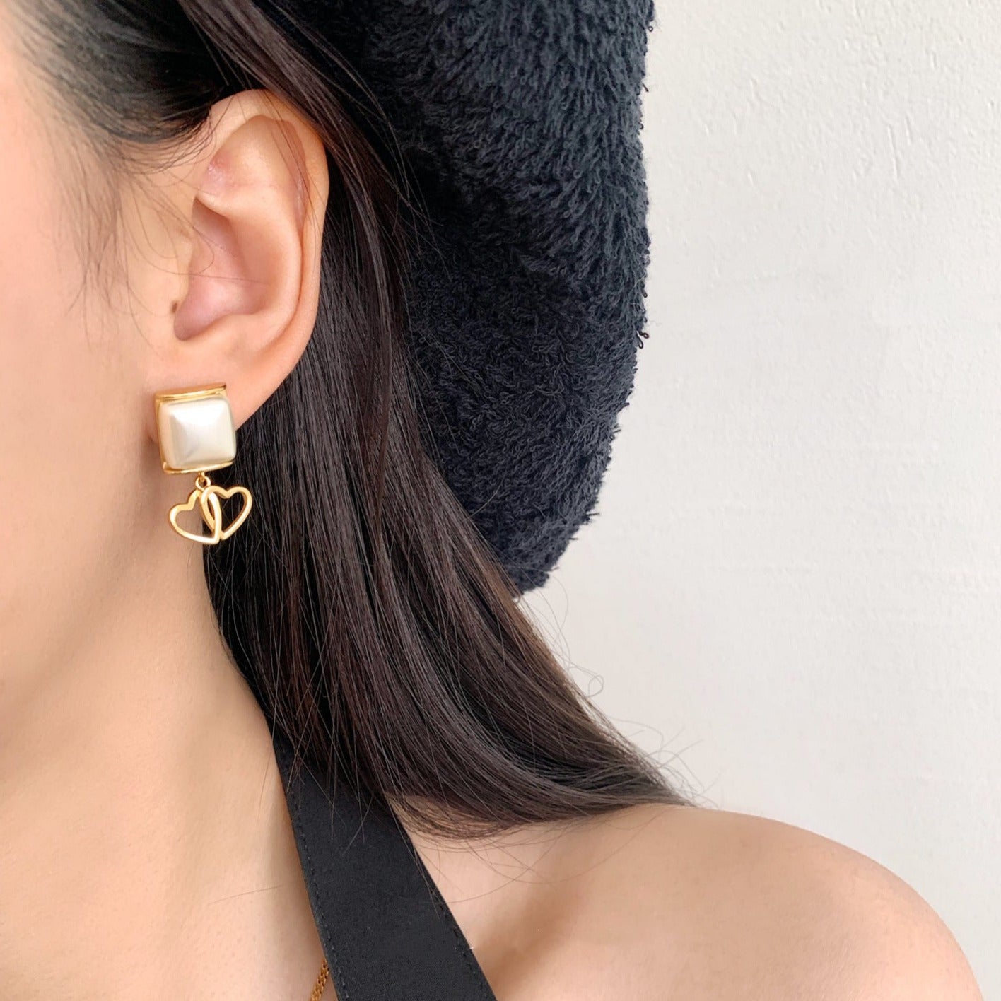 VINTAGE PEARL SQUARE