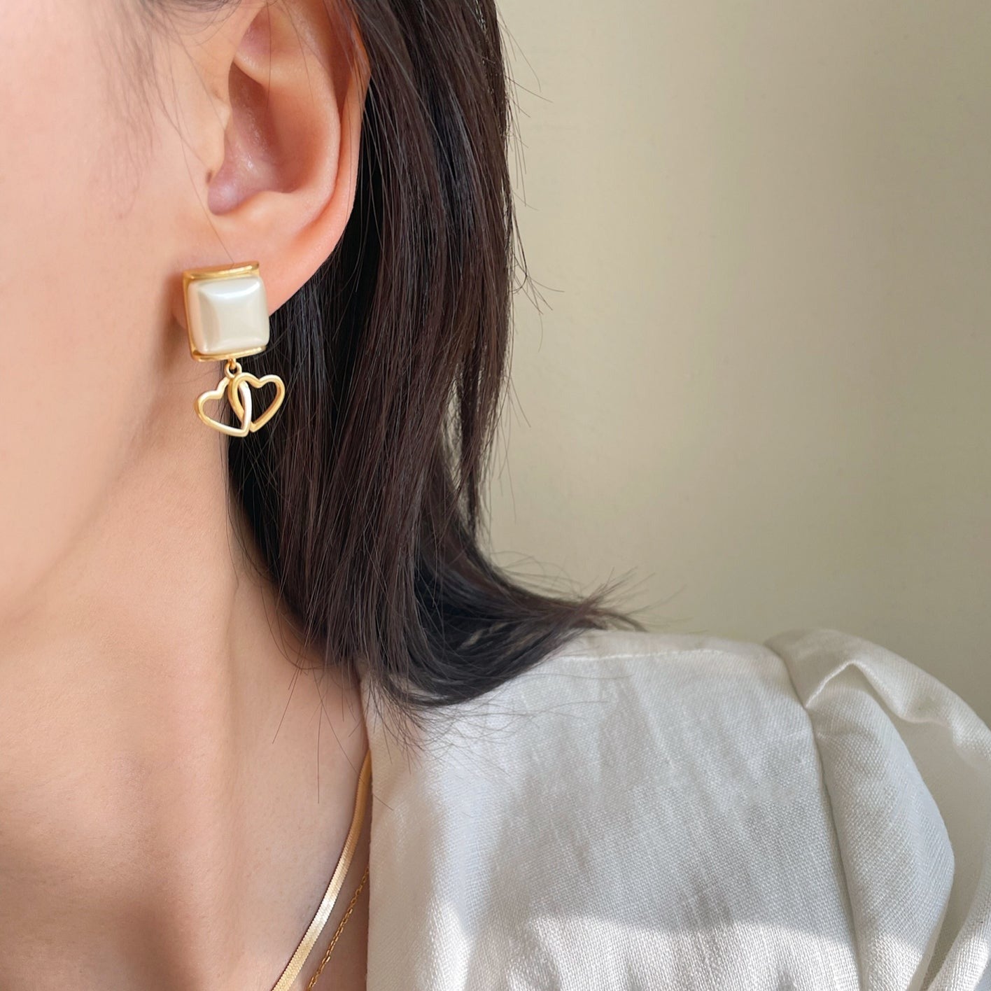 VINTAGE PEARL SQUARE